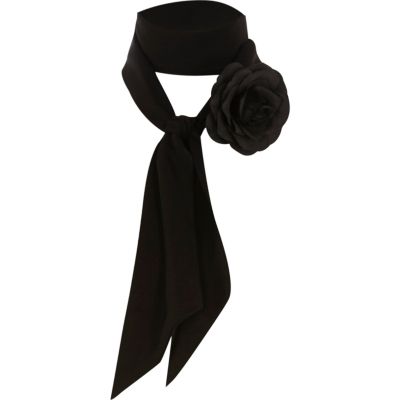 Black corsage skinny scarf